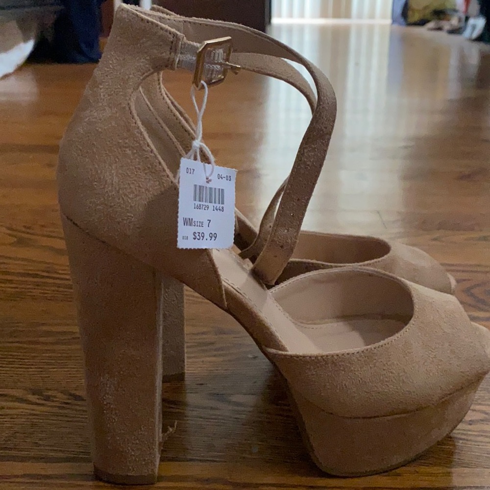 Brash heels size 7 brown suede